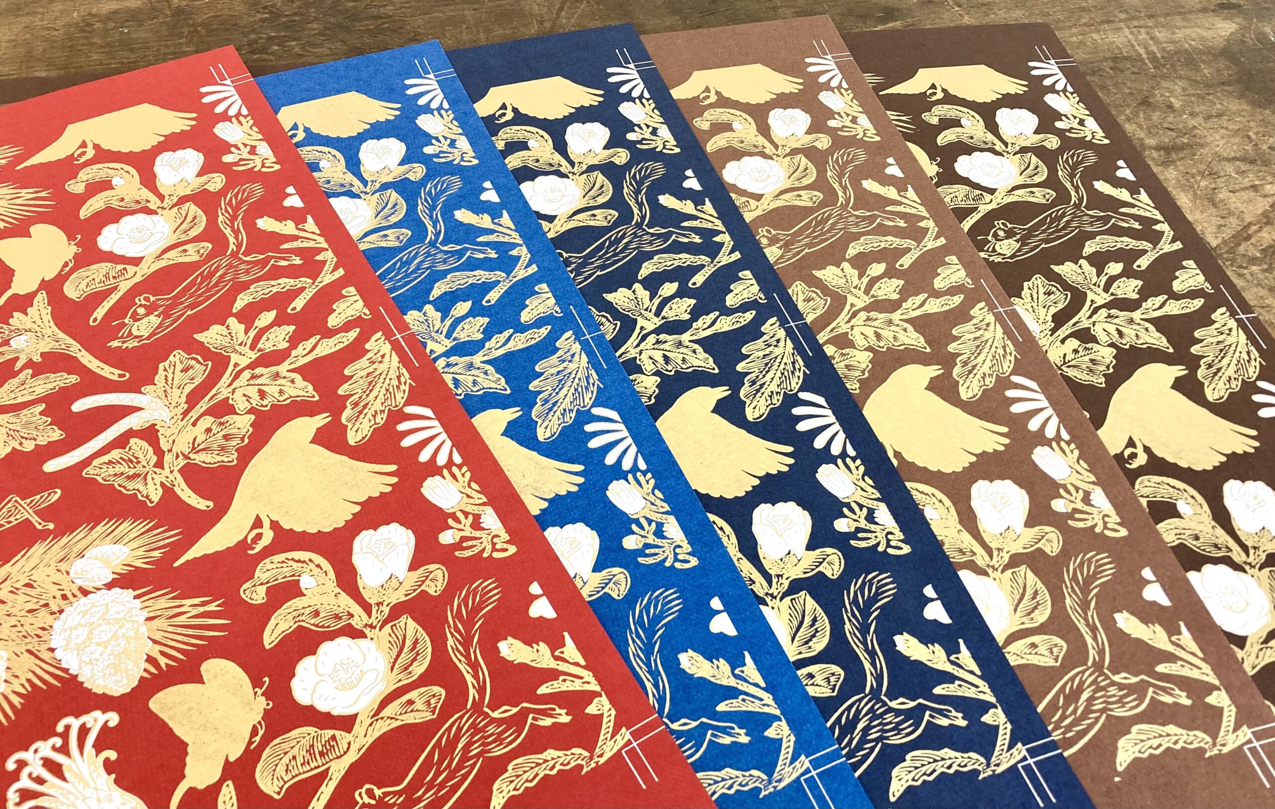 デザインのひきだし51】表紙にKANMAKIの箔が採用されました！ | 箔々