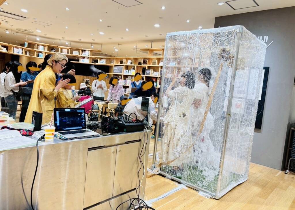 【素材提供レポート】Show window performance for Earth Day 「ほしとね」