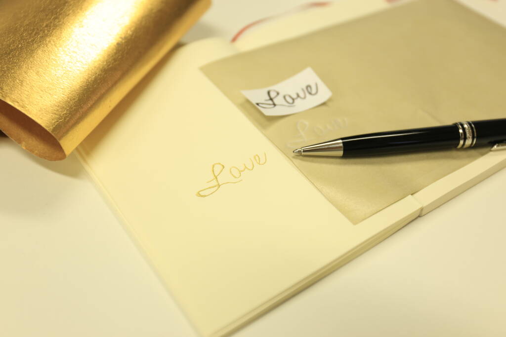 「ほぼ日手帳2026」のラインナップに、KANMAKIの“ボールペンで描ける箔”『煌葉-kiraha-』が登場。9月1日より販売開始